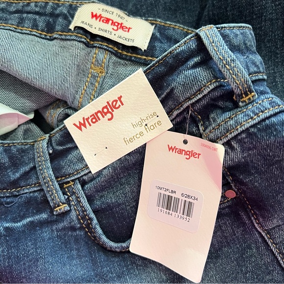 Wrangler Women’s High Rise Fierce Flare Jeans 6 28 NWT - Picture 5 of 7